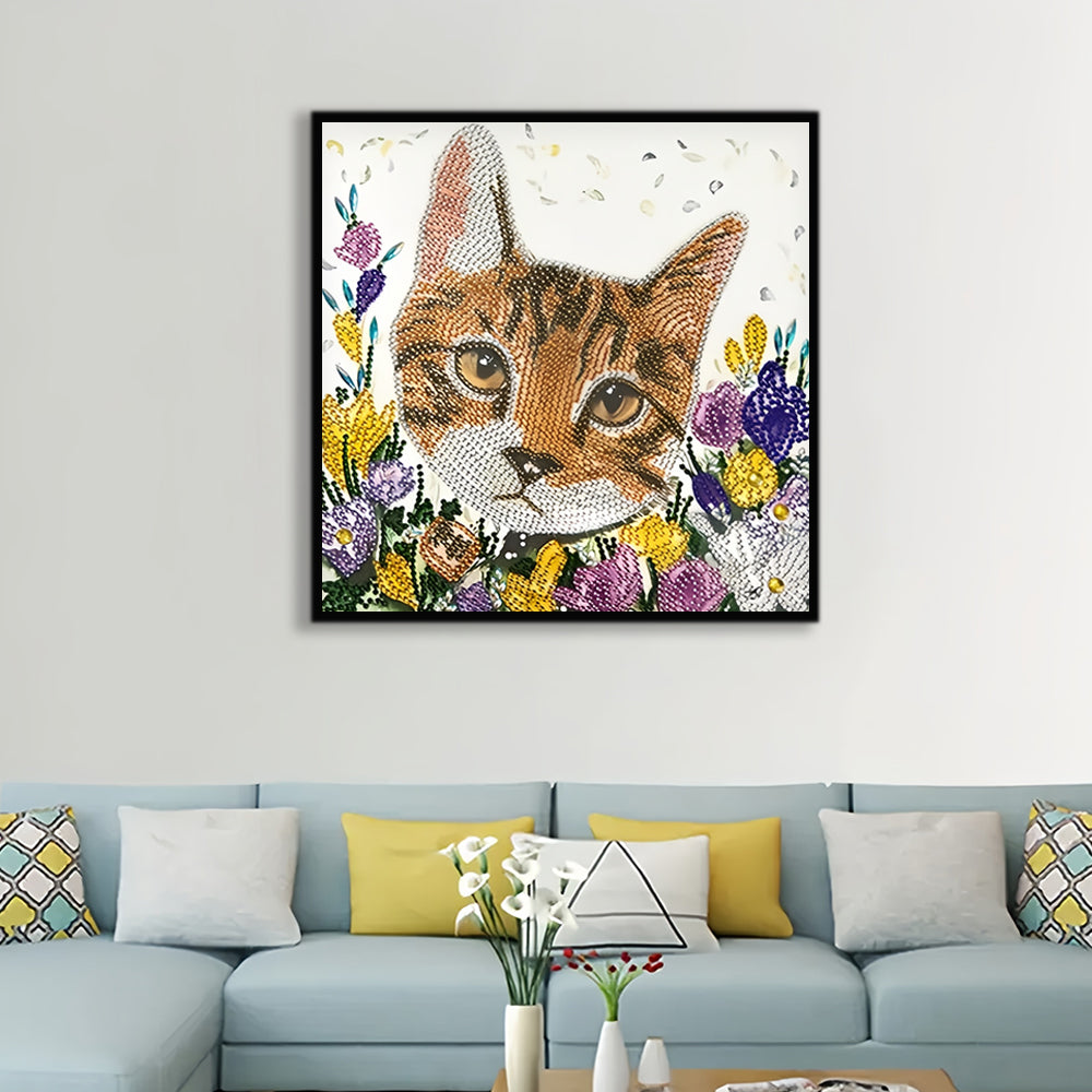 Orangefarbene Katze zwischen Blumen Sonderform Diamond Painting