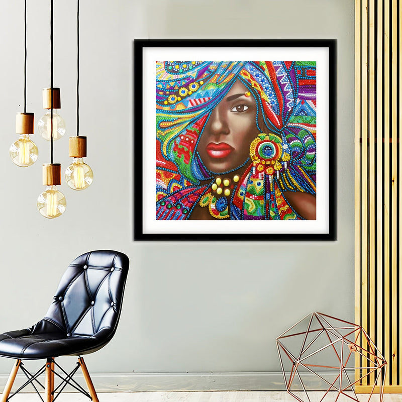 Afrikanische Frau mit Farbenfroher Dekoration Sonderform Diamond Painting