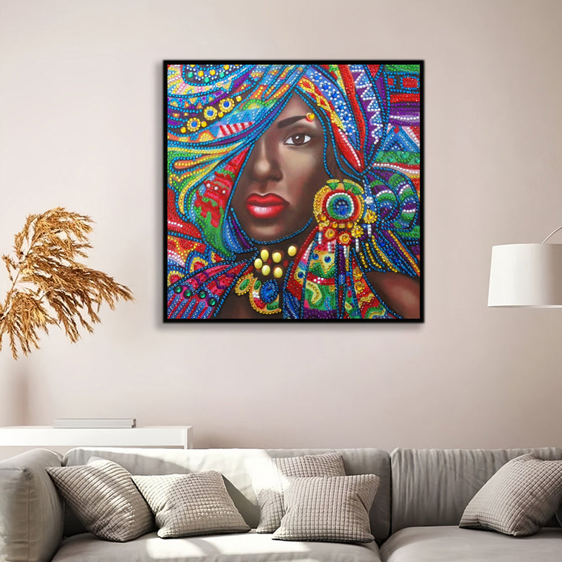 Afrikanische Frau mit Farbenfroher Dekoration Sonderform Diamond Painting