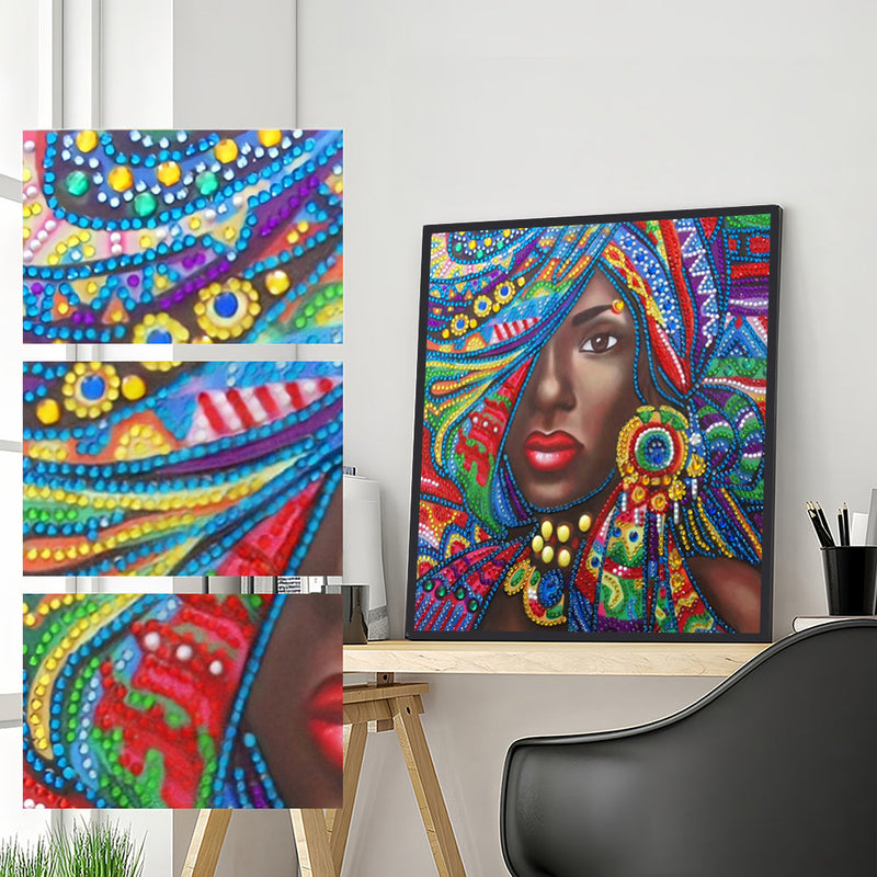 Afrikanische Frau mit Farbenfroher Dekoration Sonderform Diamond Painting