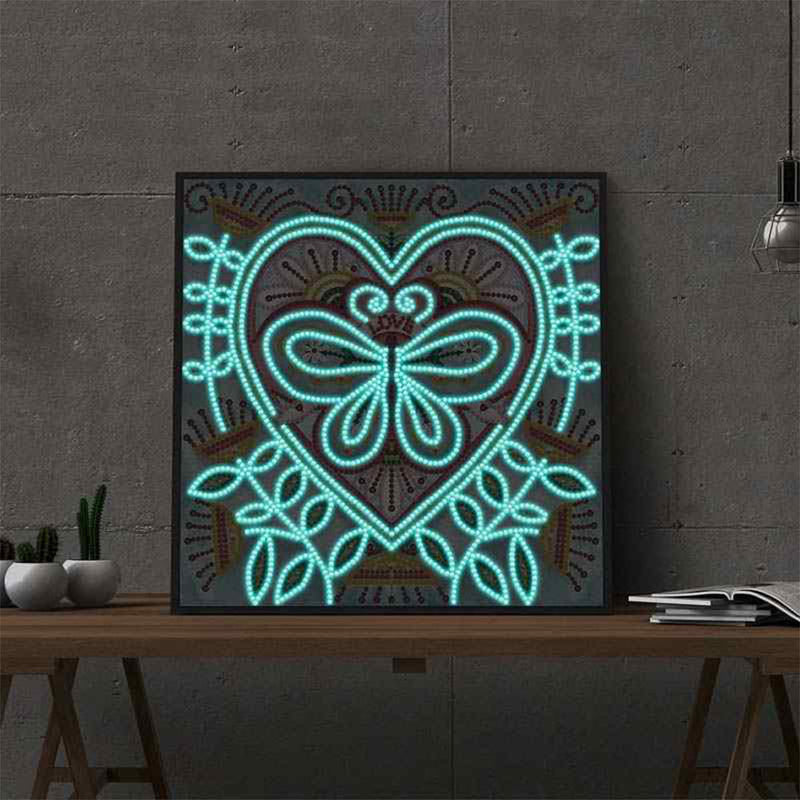 Schmetterling im Herzen Leuchtend Sonderform Diamond Painting