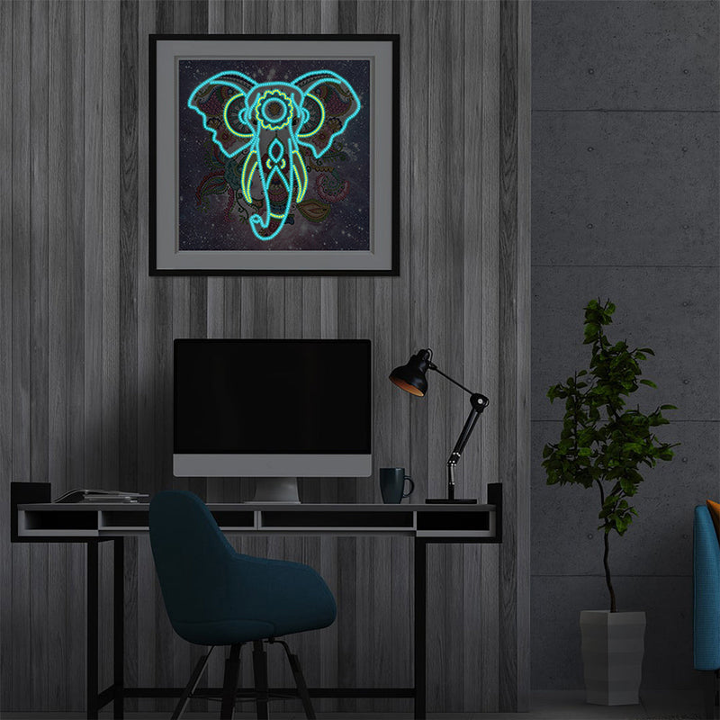 Elefant unter Nachthimmel Leuchtend Sonderform Diamond Painting