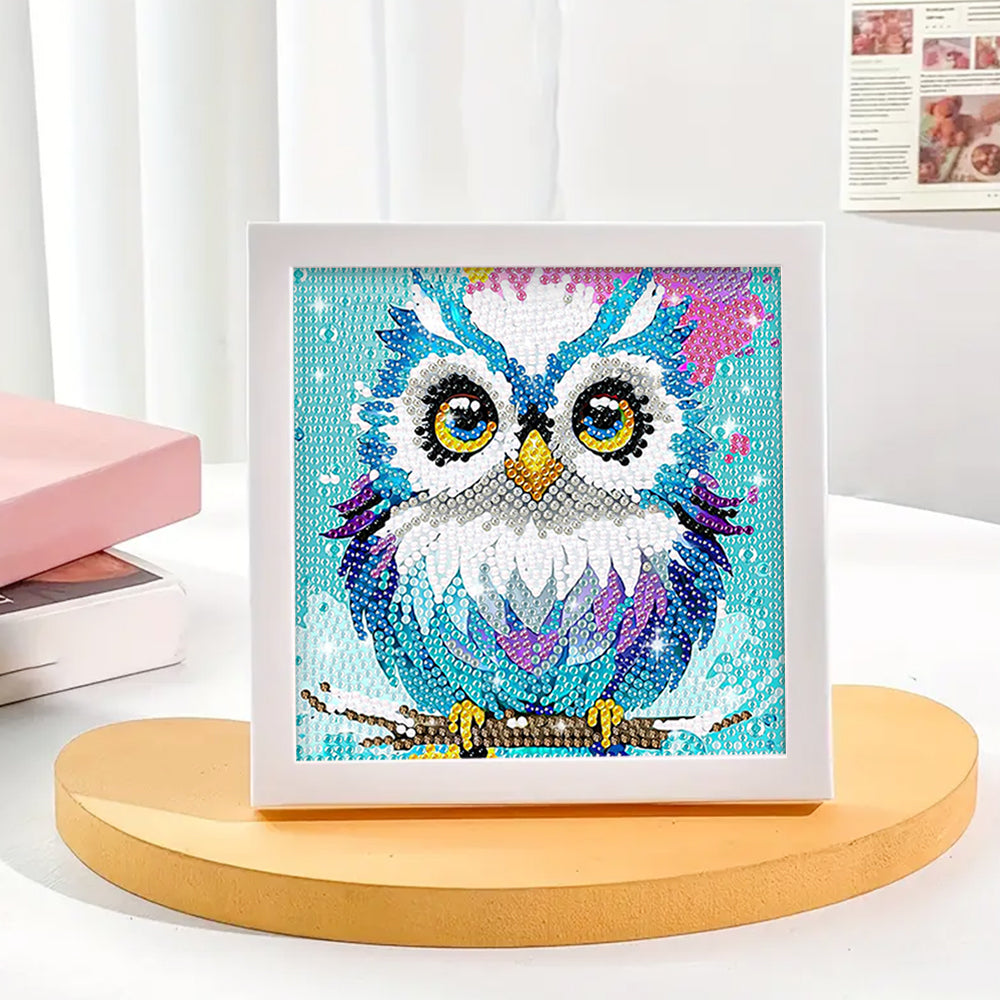 Blaue Eule auf einem Ast Mini-Kristallpünktchen Diamond Painting