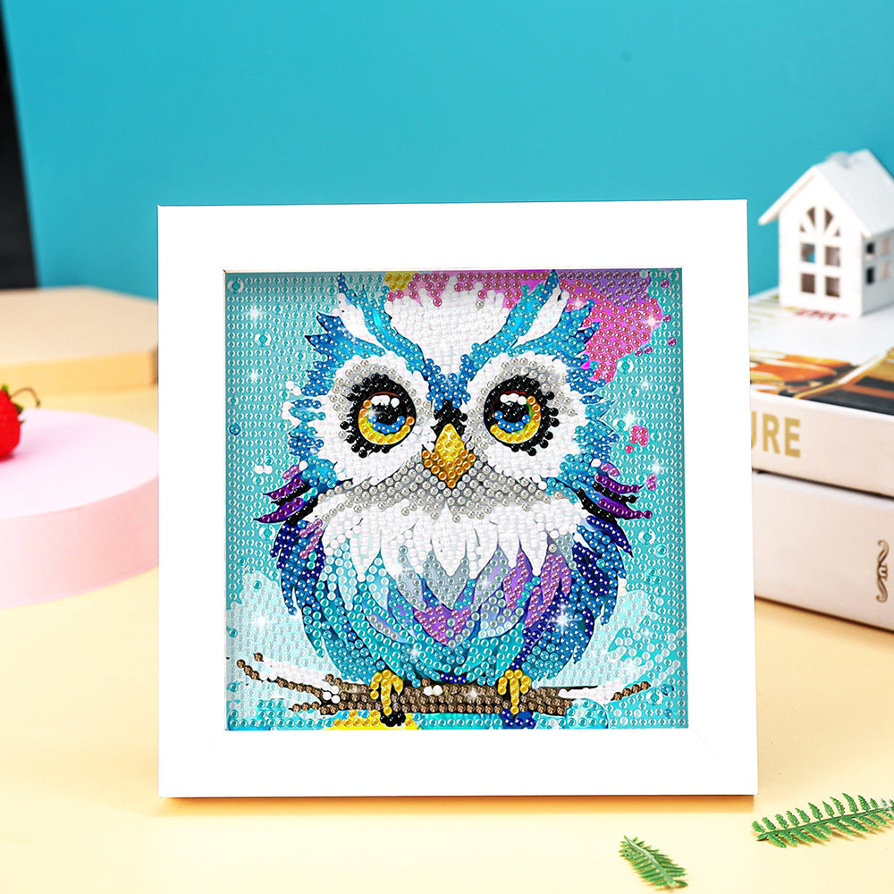 Blaue Eule auf einem Ast Mini-Kristallpünktchen Diamond Painting