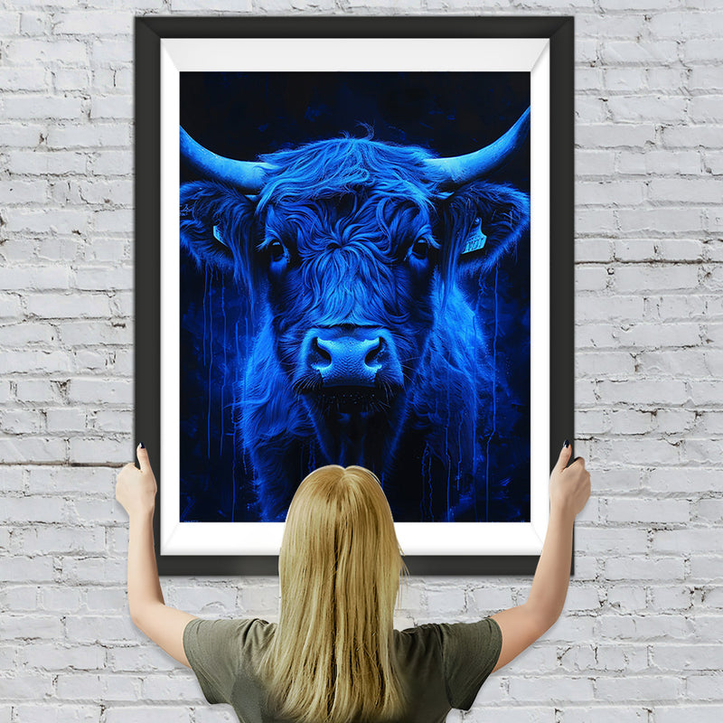 Blaue Hochlandkuh in Dunkelheit Diamond Painting