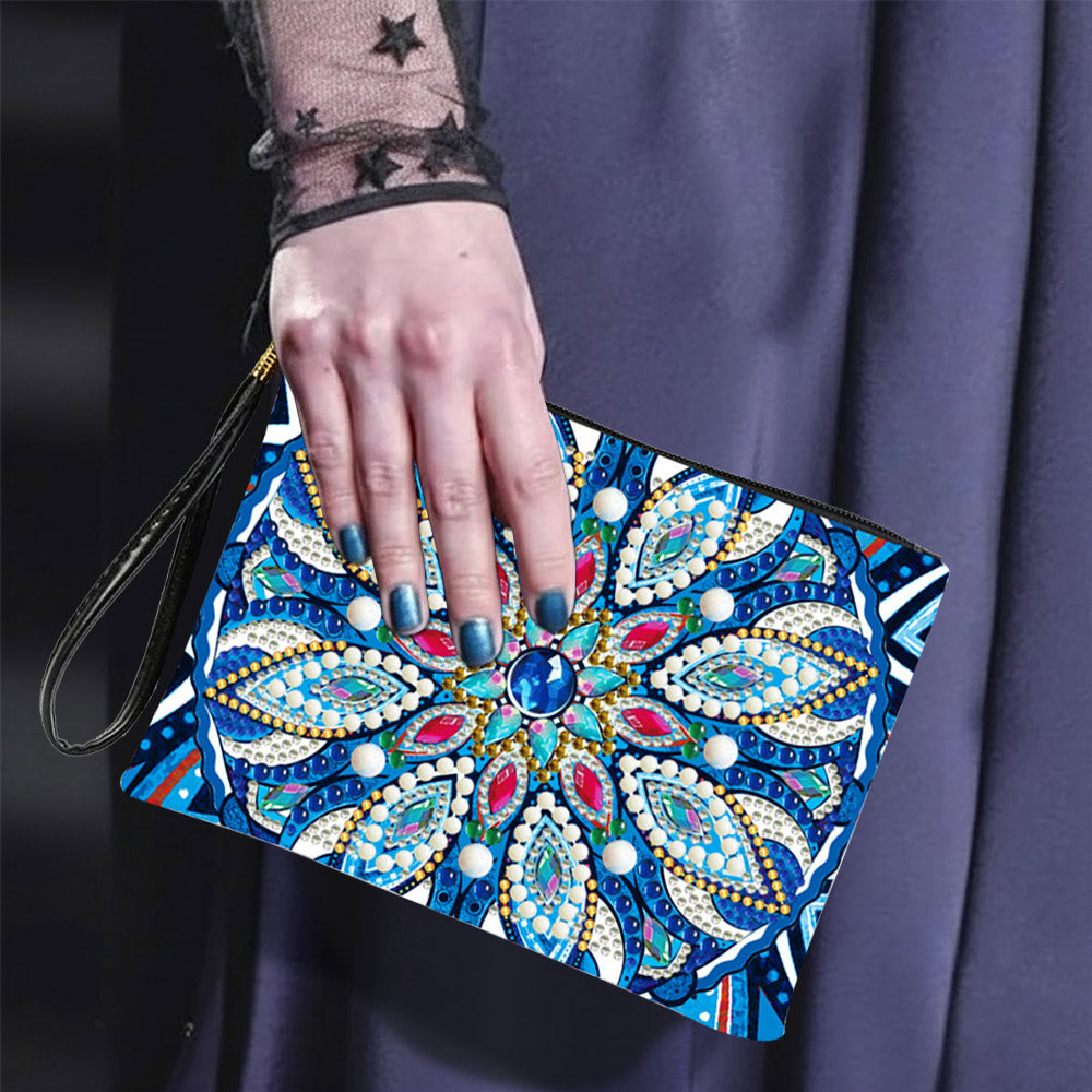 Blaues Blütenblatt Mandala Diamond Painting Handgelenktasche