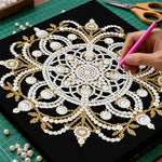 Diamond Painting | Perlenmalerei | Mandala in der Dunkelheit