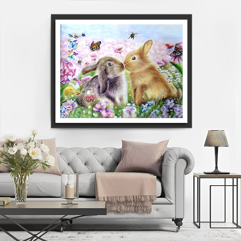 Die küssenden Kaninchen auf dem Blumenfeld Diamond Painting