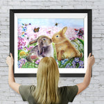 Die küssenden Kaninchen auf dem Blumenfeld Diamond Painting