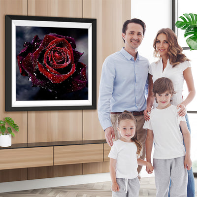 Dunkelrote Rose mit Tautropfen Diamond Painting