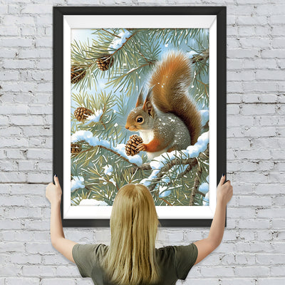 Eichhörnchen auf dem Verschneiten Baum Diamond Painting