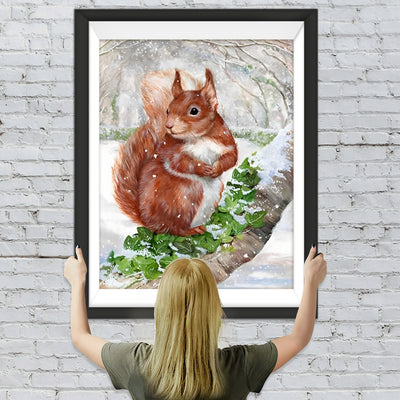 Eichhörnchen und grüne Blätter auf dem Baumstamm Diamond Painting