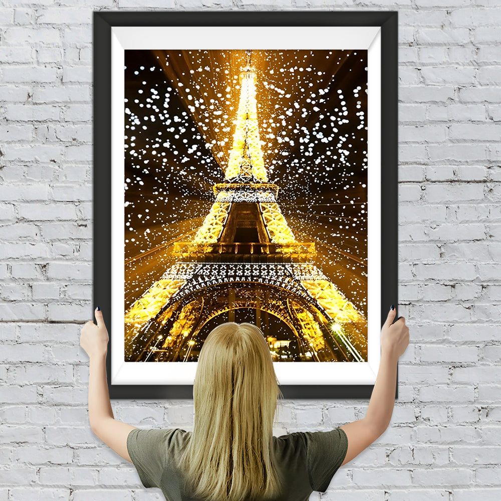 Eiffelturm mit Lichtern geschmückt Diamond Painting