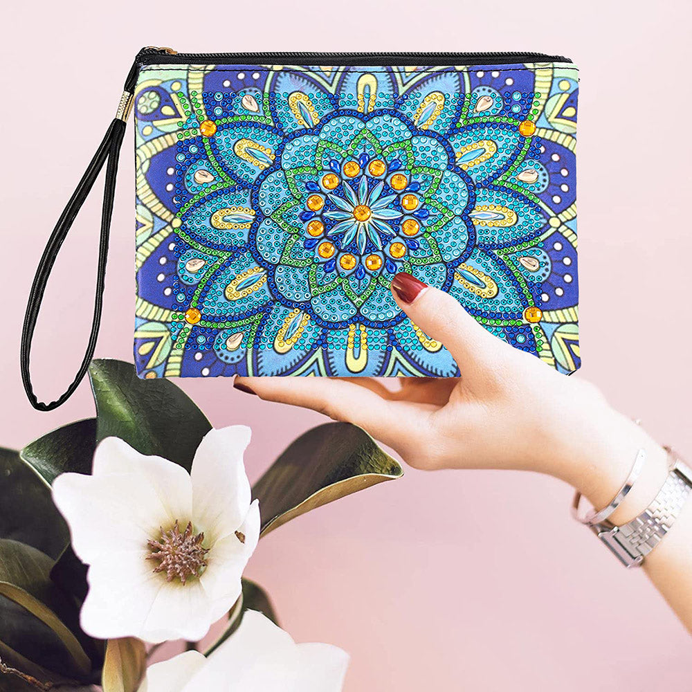 Eisblaues Chrysanthemen Mandala Diamond Painting Handgelenktasche