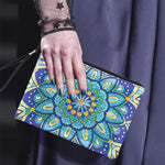 Eisblaues Chrysanthemen Mandala Diamond Painting Handgelenktasche