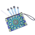 Eisblaues Chrysanthemen Mandala Diamond Painting Handgelenktasche