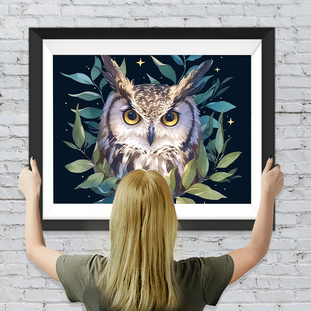 Eule unter grünen Blättern Diamond Painting