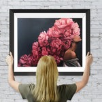 Frau mit Pfingstrosen Diamond Painting