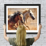 Galoppierende weiße und braune Pferde Diamond Painting