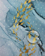 Goldener Fisch in blauem Wasser Diamond Painting