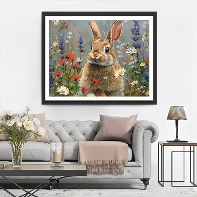 Graues Kaninchen zwischen wilden Blumen Diamond Painting