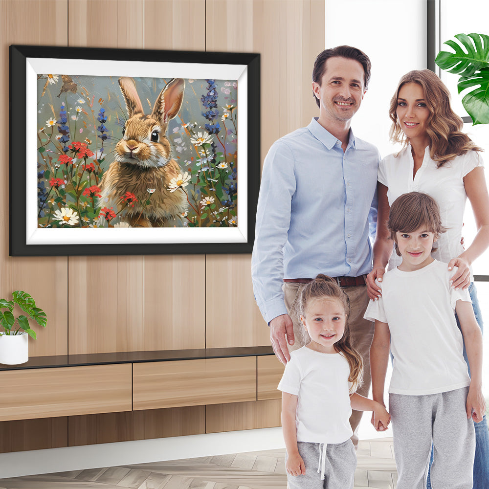 Graues Kaninchen zwischen wilden Blumen Diamond Painting