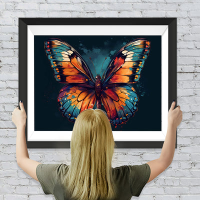 Grüner und oranger Schmetterling in der Dunkelheit Diamond Painting