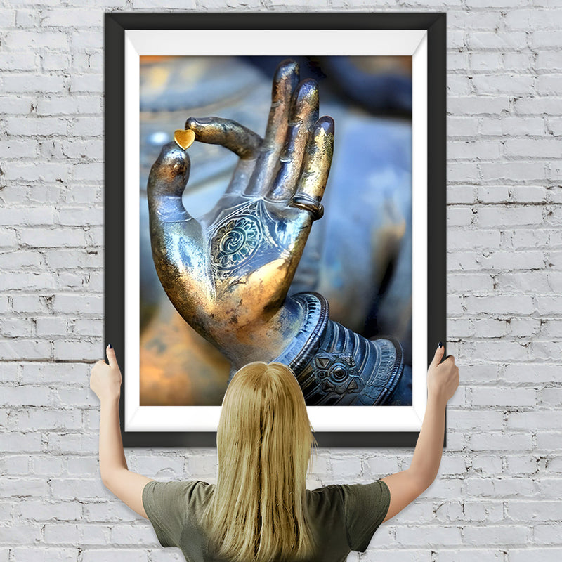 Herz in Buddhas Hand Statue Diamond Painting