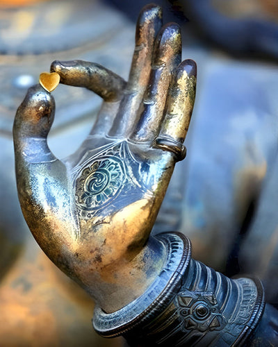 Herz in Buddhas Hand Statue Diamond Painting