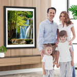 Hochgebirge und Wasserfall im Wald Diamond Painting