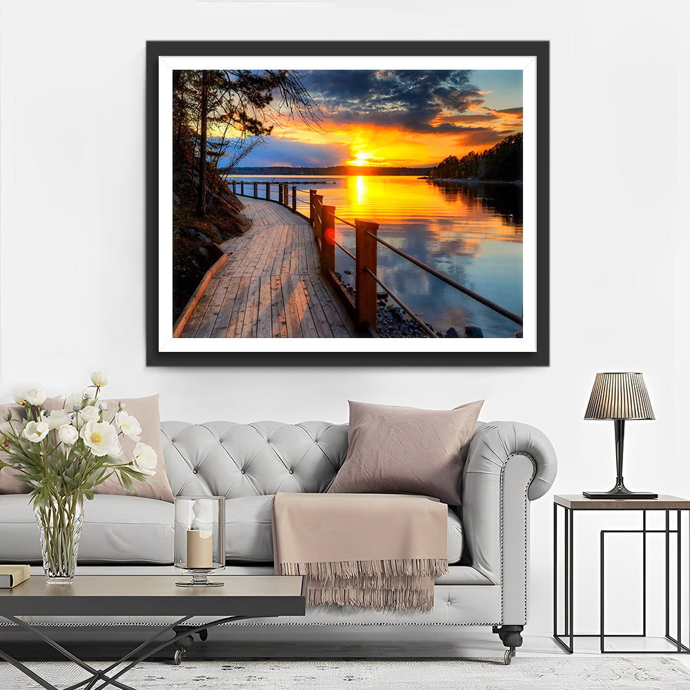 Hölzerne Veranda am See bei Sonnenuntergang Diamond Painting