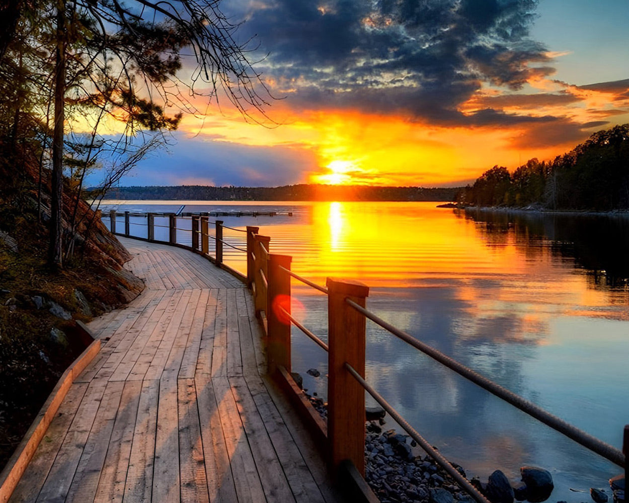 Hölzerne Veranda am See bei Sonnenuntergang Diamond Painting