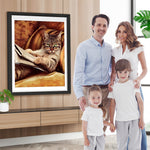 Katze mit Brille auf dem Sofa Diamond Painting