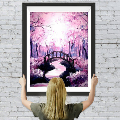 Kleine Brücke und fließendes Wasser im rosa Wald Diamond Painting