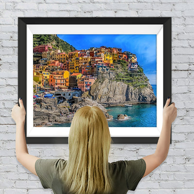 Kleine Stadt neben Klippen in Italien Diamond Painting