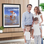 Kleines Mädchen sammelt Muscheln am Meer Diamond Painting