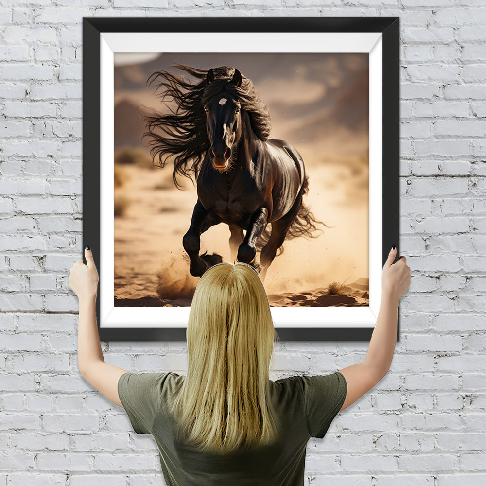 Laufendes dunkles Pferd Diamond Painting