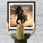 Laufendes dunkles Pferd Diamond Painting