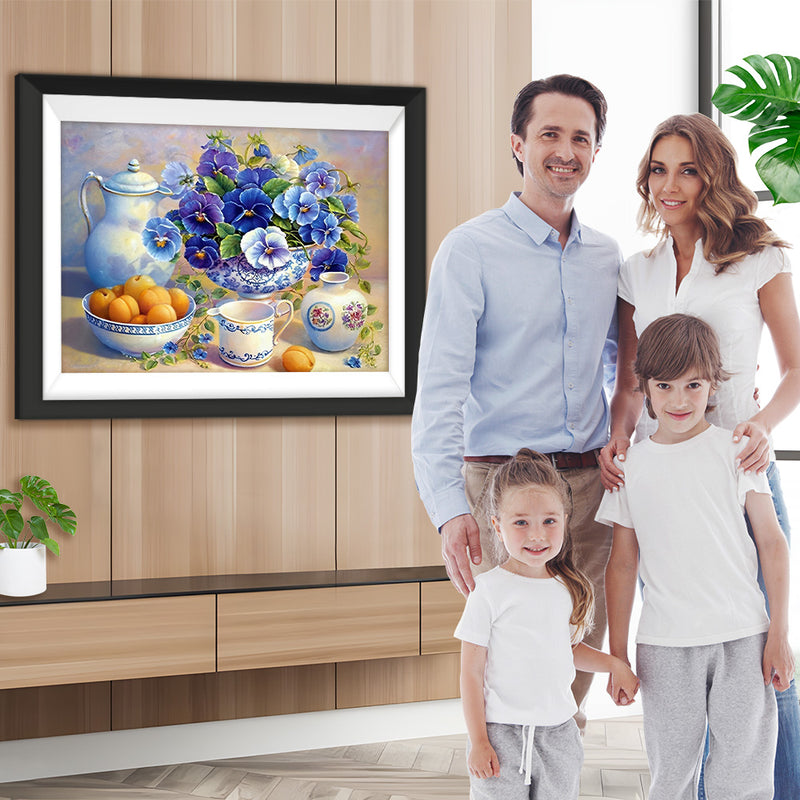 Lila Blumen, Porzellan und Aprikosen Diamond Painting