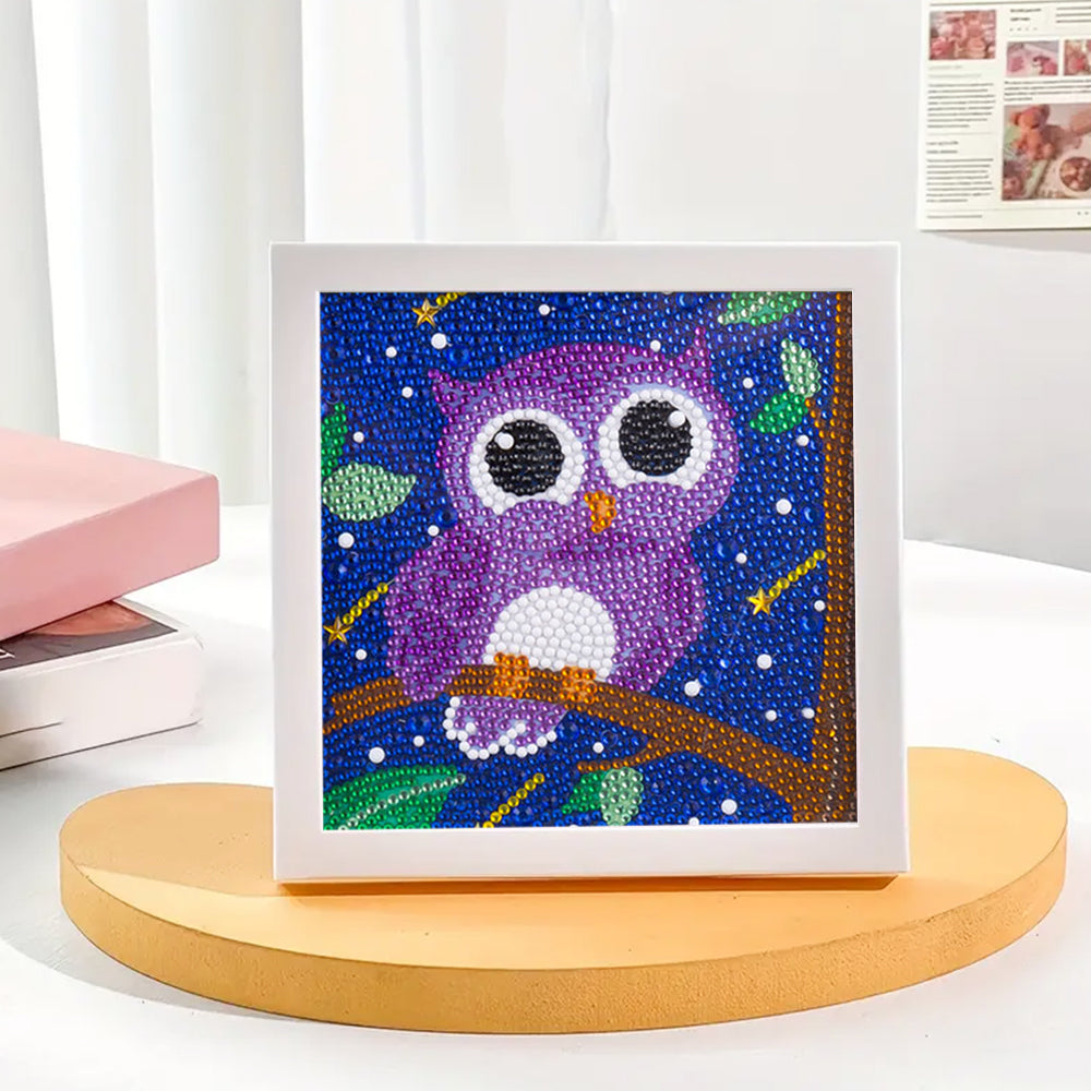 Lila Eule auf einem Zweig Mini-Kristallpünktchen Diamond Painting