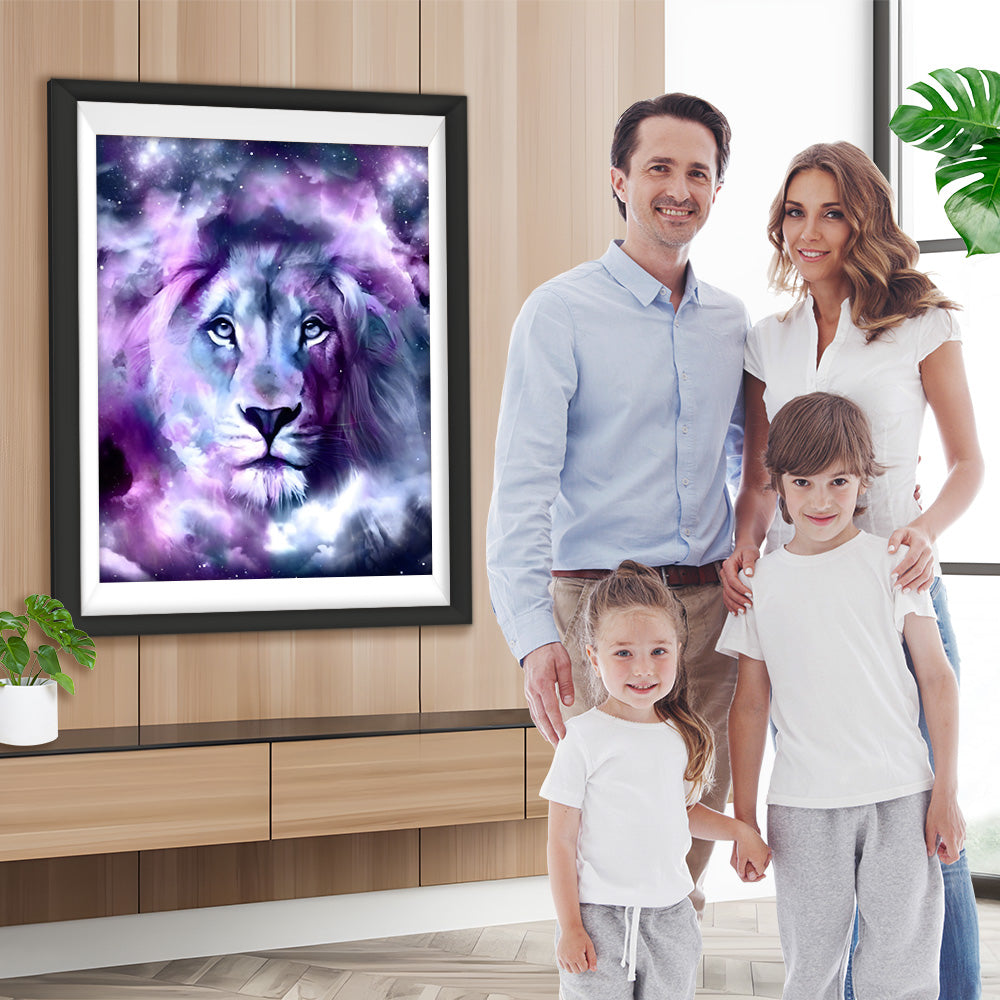 Löwe in den Wolken am lila Sternenhimmel Diamond Painting