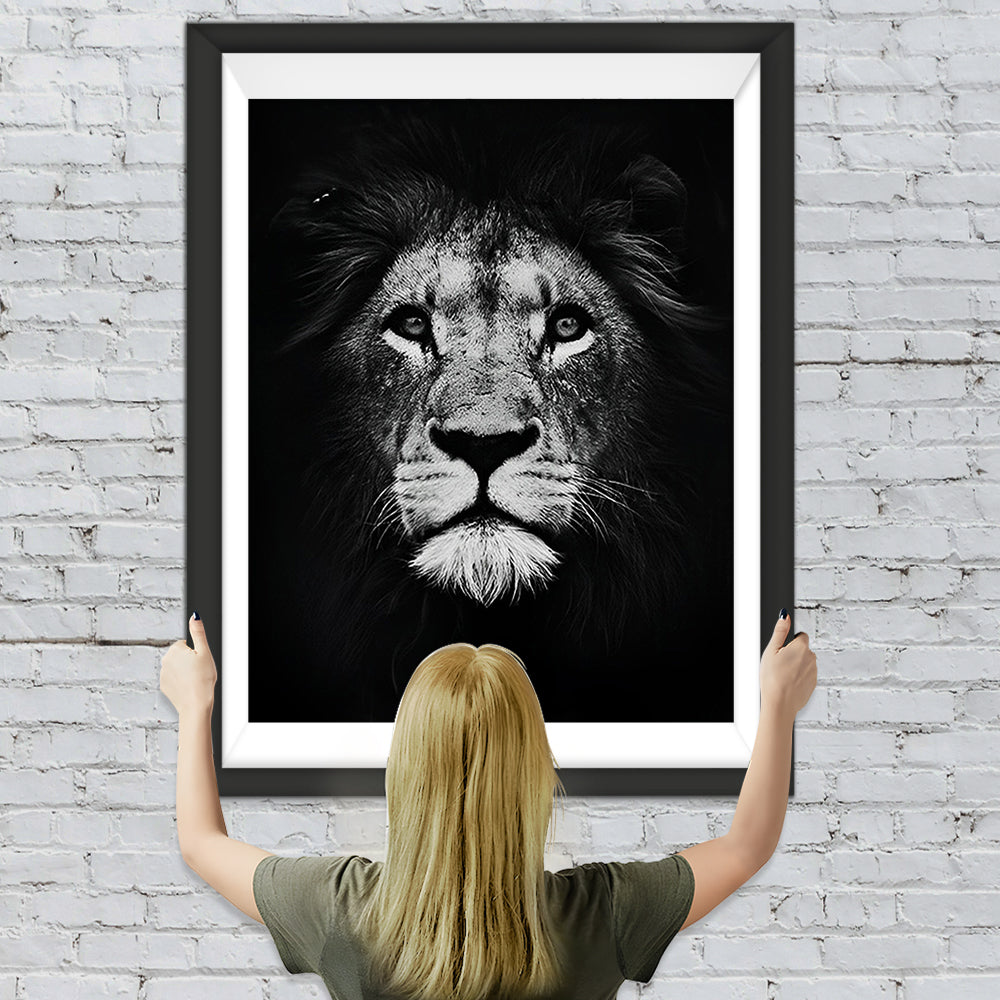 Löwe in der Dunkelheit Diamond Painting