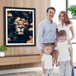 Löwe versteckt sich in den grünen Blättern Diamond Painting