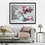 Magnolien und Orchidee in weißer Vase Diamond Painting
