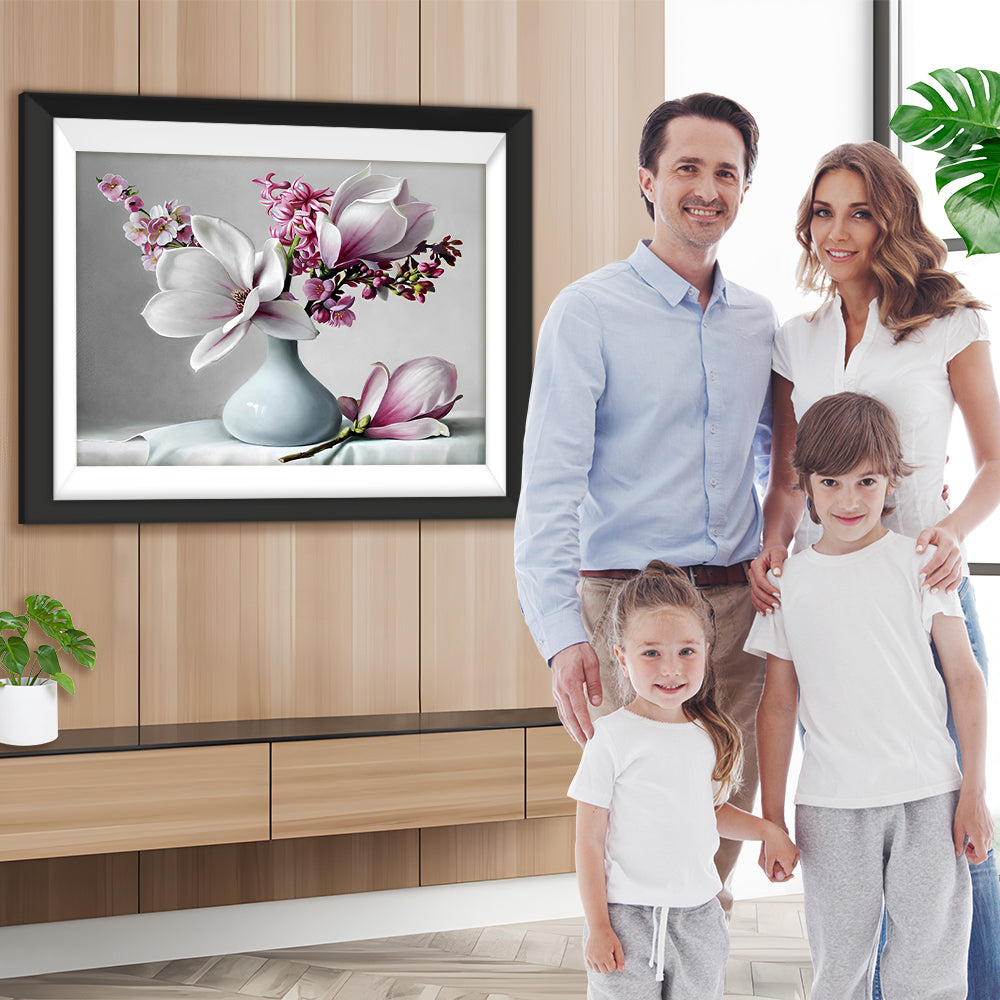Magnolien und Orchidee in weißer Vase Diamond Painting