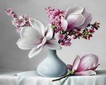 Magnolien und Orchidee in weißer Vase Diamond Painting