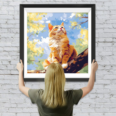 Orangefarbene Katze klettert den Baumstamm hinauf Diamond Painting