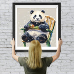 Panda auf einem Bambusstuhl sitzend Diamond Painting