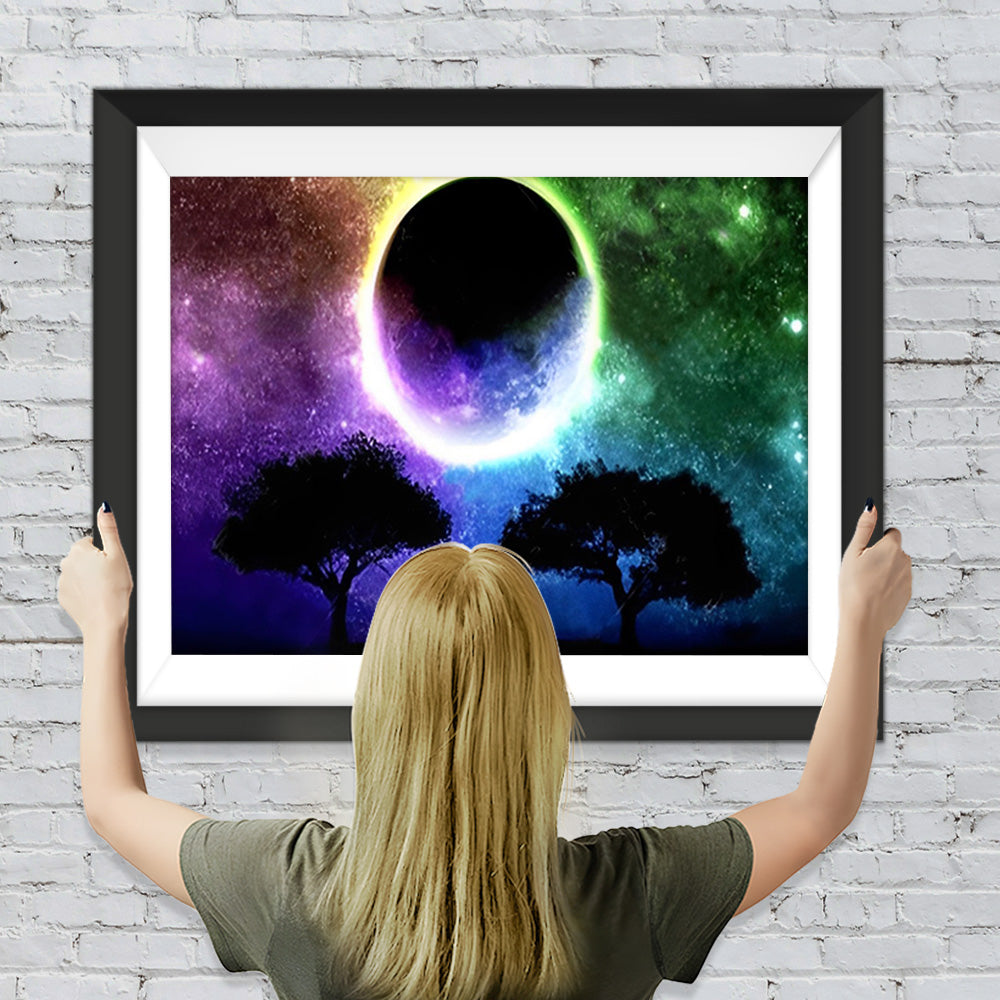 Planet, Liebespaar und Bäume Diamond Painting