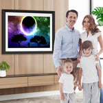 Planet, Liebespaar und Bäume Diamond Painting